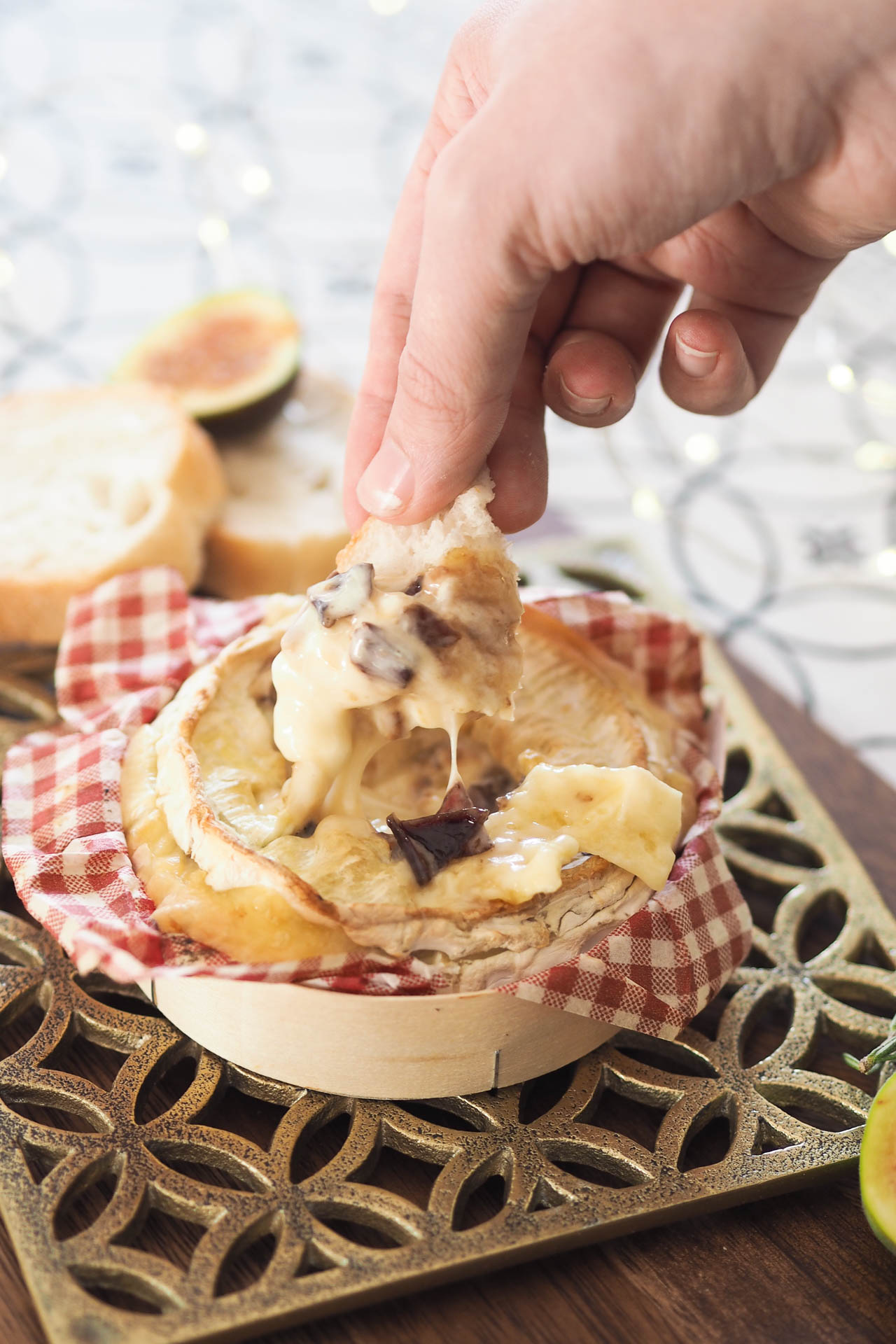 Baked camembert with caramelised onion and maple syrup recipe