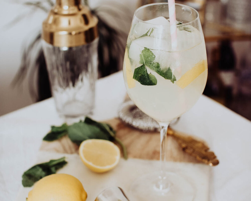 elderflower, lemon and mint non-alcoholic cocktail